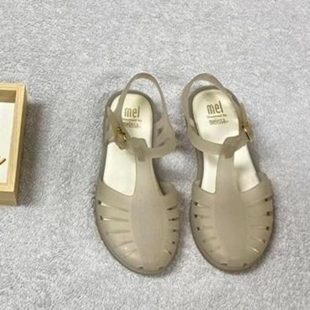 Mel by Melissa size 1